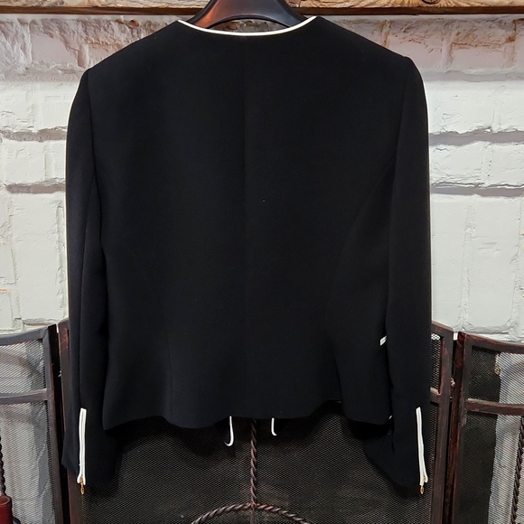 Classic black Tahari blazer with white trim, zipper pockets and sleeves. - Picture 4 of 12